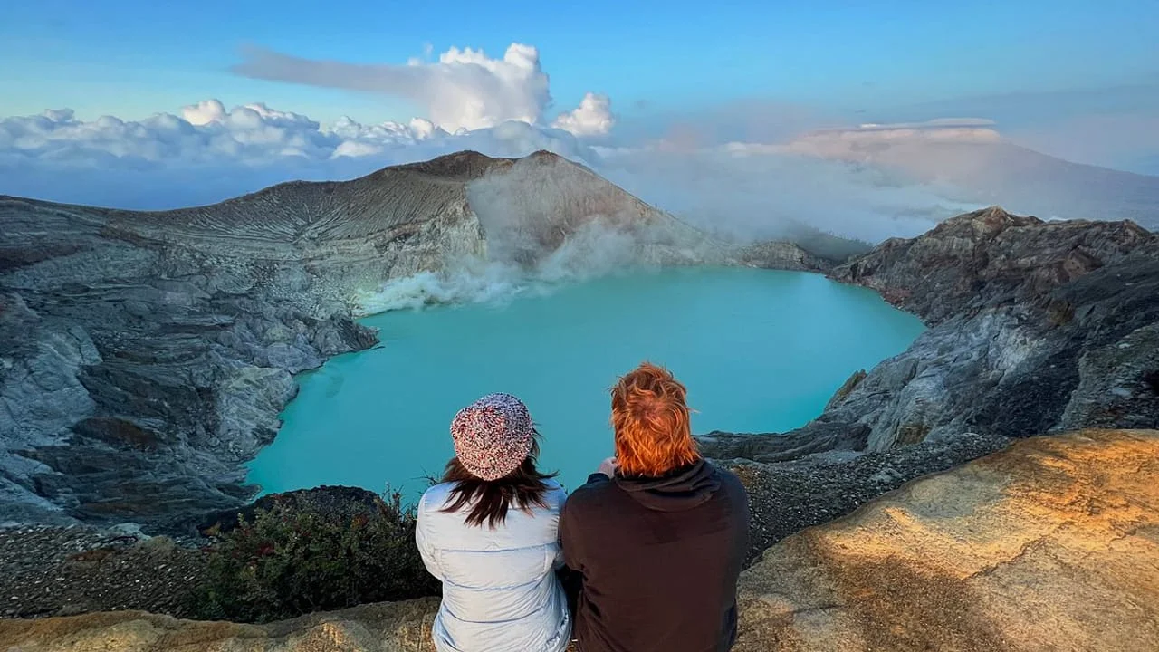Mount Ijen Crater Midnight Tour from Banyuwangi
