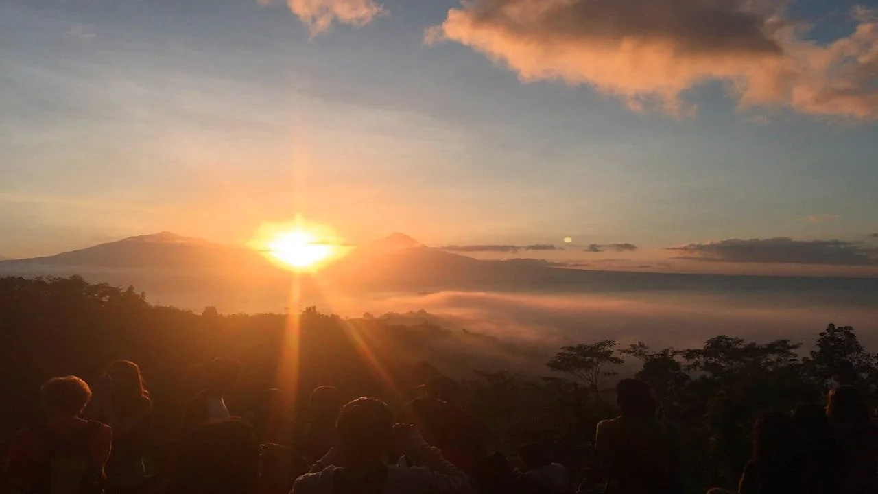 Setumbu Borobudur Merapi Prambanan