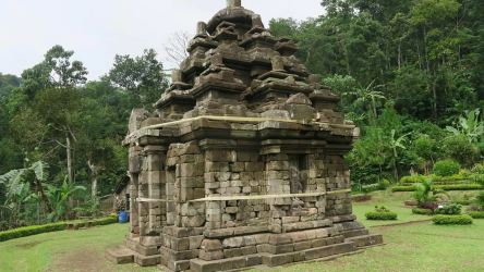 Borobudur & Selogriyo Temple—Full-Day Tour
