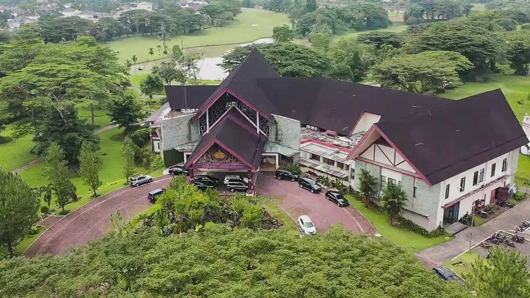Discover the Hidden Gems of Medan with our Golf Package