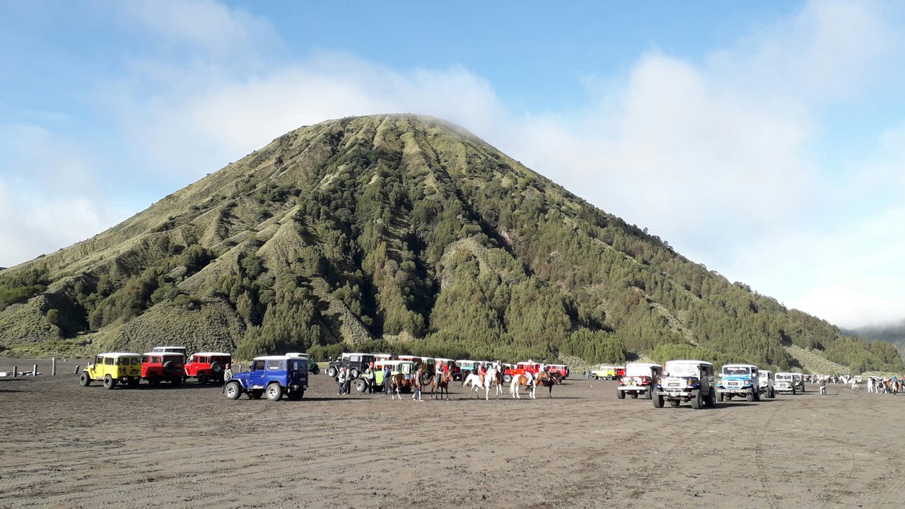Discover the Stunning Beauty of Mount Bromo on a Surabaya Port Shore Excursion!