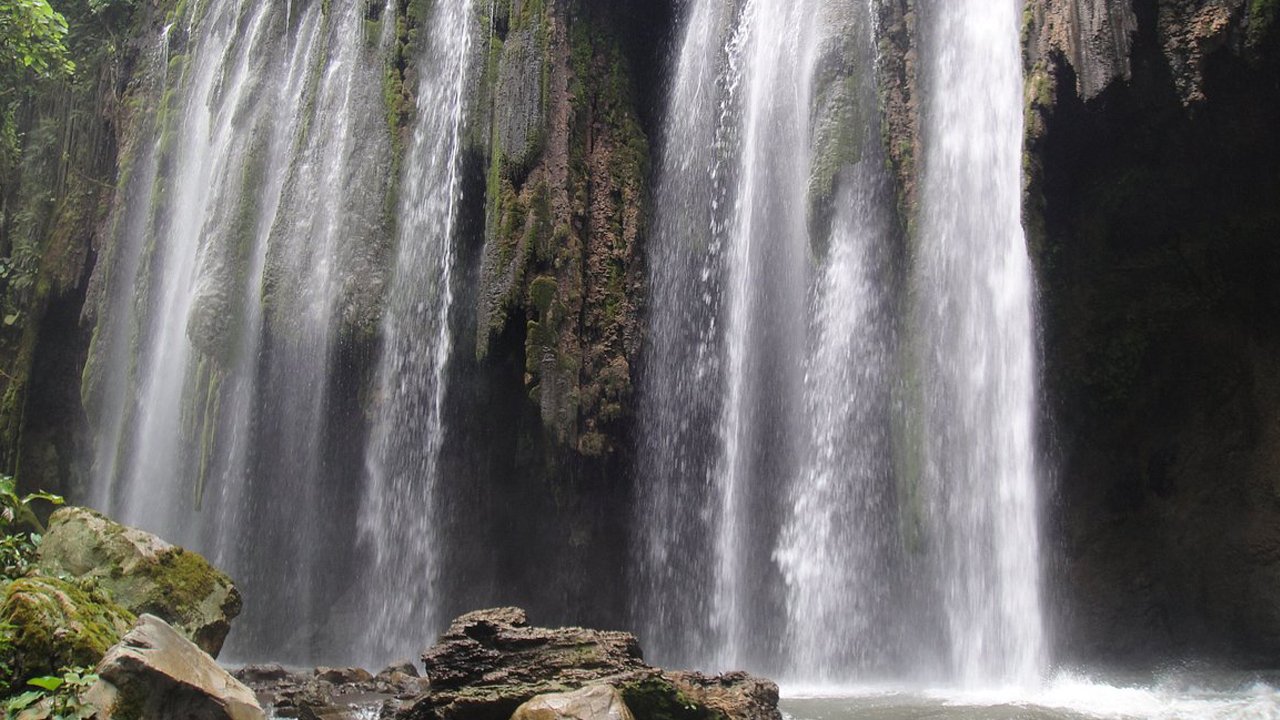 Experience the Best of East Java: Surabaya to Pekalen River Rafting Tour