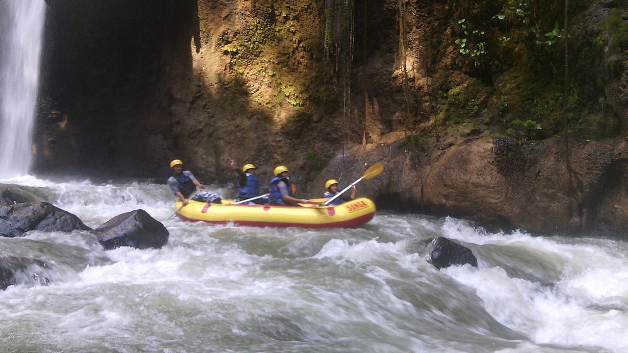 Heart-Pumping Fun: Pekalen River Rafting Adventure from Surabaya