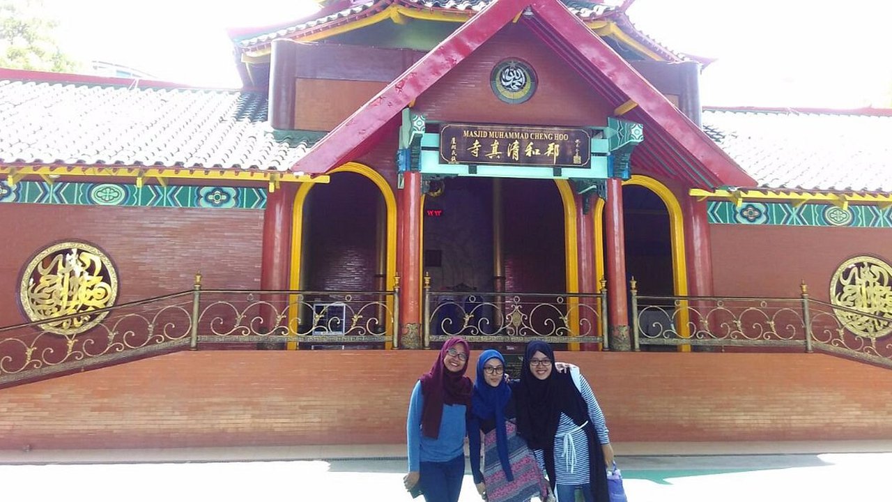 East Java's Best-Kept Secrets: A Guide to the Surabaya Bromo 4D3N Muslim Tour