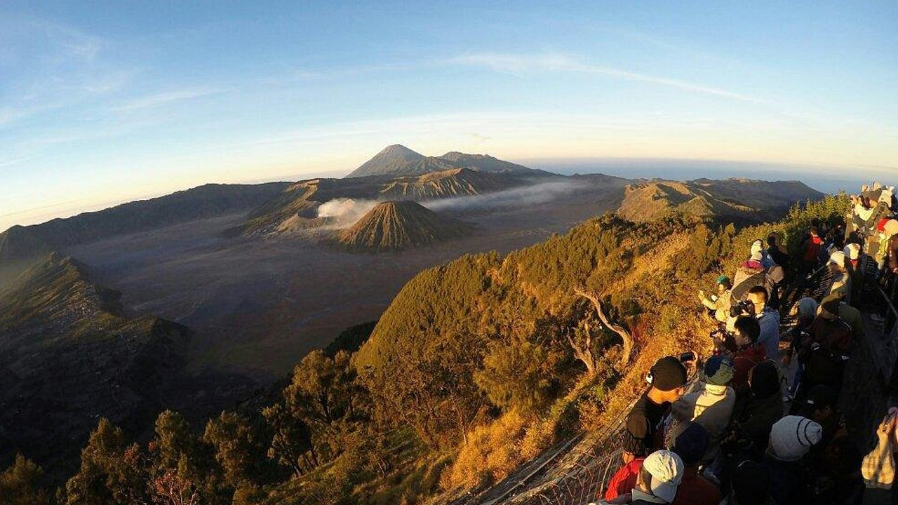 East Java's Best-Kept Secrets: A Guide to the Surabaya Bromo 4D3N Muslim Tour