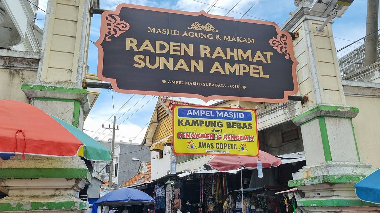 East Java's Best-Kept Secrets: A Guide to the Surabaya Bromo 4D3N Muslim Tour