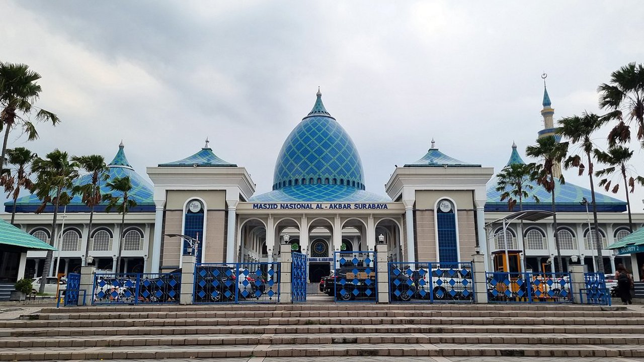 A Journey Through the Best of East Java: Taman Safari Prigen to Jatim Park 2
