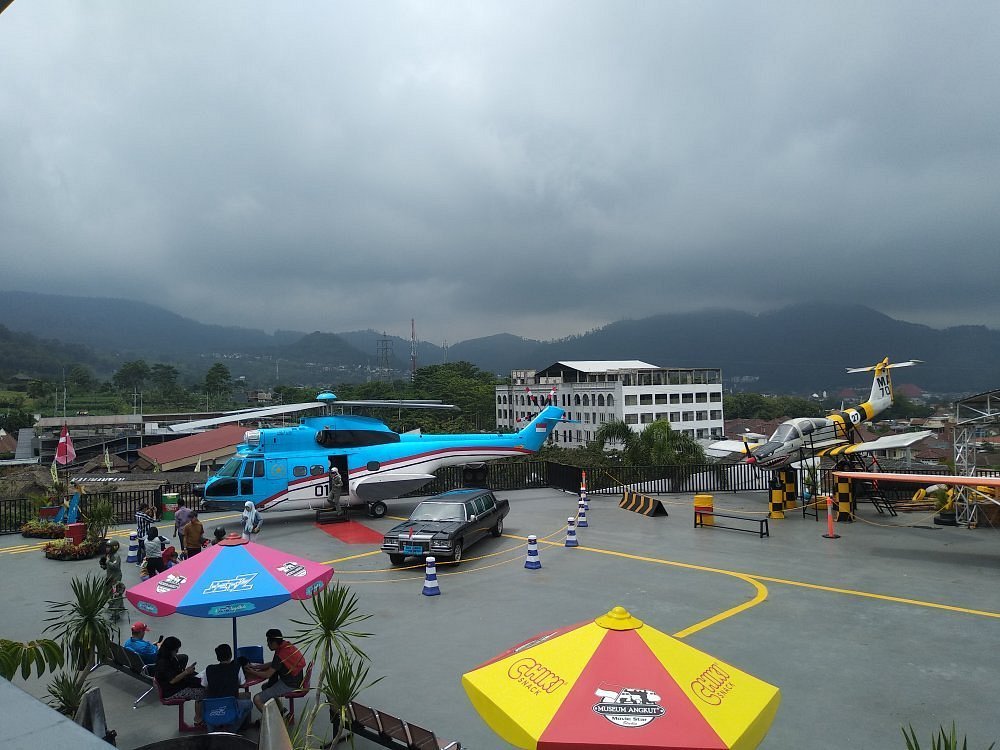 Surabaya Tour Package 6D5N (with Malang, Bromo, Ijen)