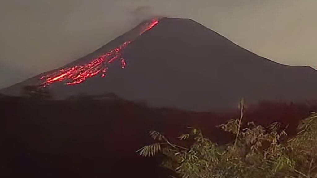 Experience the Best of Indonesia: Borobudur Temple and Merapi Lava Flow Adventure