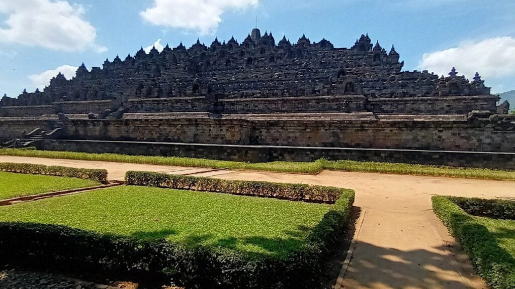 The Ultimate Sunrise Adventure: Discovering Borobudur Temple with Manohara