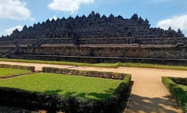The Ultimate Sunrise Adventure: Discovering Borobudur Temple with Manohara