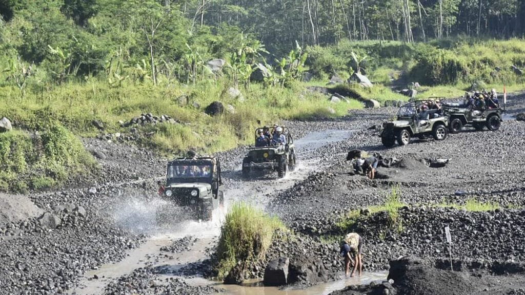 A Day of Thrills: Jeeping through Merapi Volcano and Chasing Waterfalls
