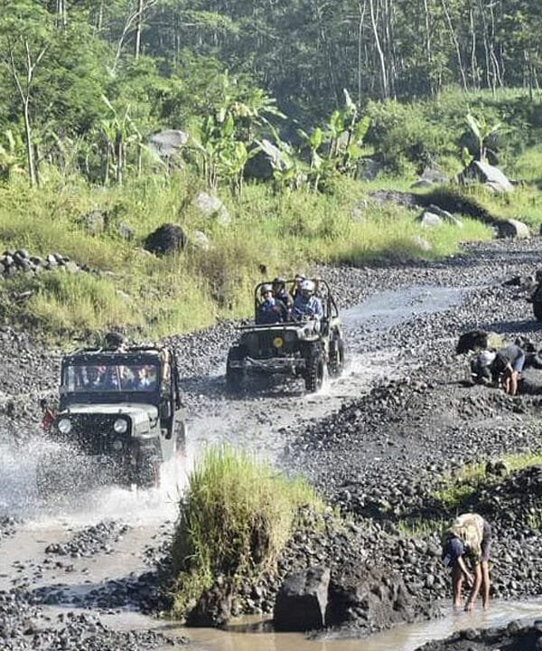 A Day of Thrills: Jeeping through Merapi Volcano and Chasing Waterfalls