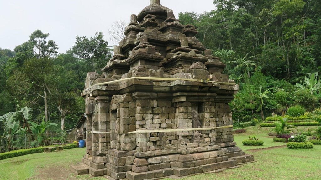 Borobudur & Selogriyo Temple—Full-Day Tour