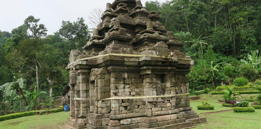 Borobudur & Selogriyo Temple—Full-Day Tour