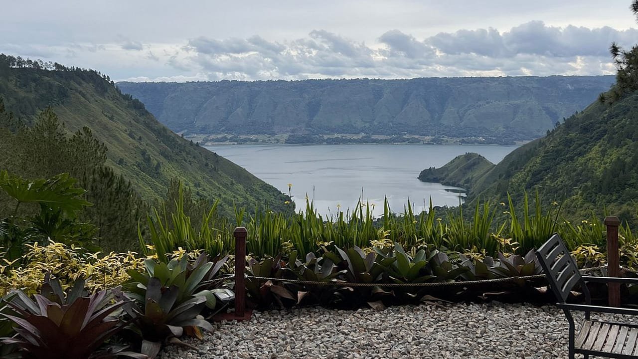 Discover Berastagi's Central Fruit Market on a Day Trip from Medan