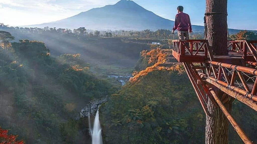 Get Lost in the Beauty of Borobudur and Kedung Kayang on This Tour