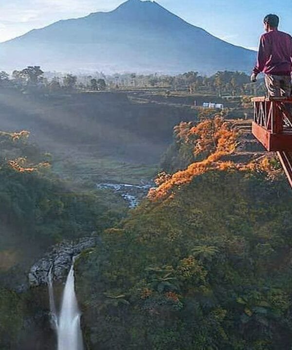 Get Lost in the Beauty of Borobudur and Kedung Kayang on This Tour