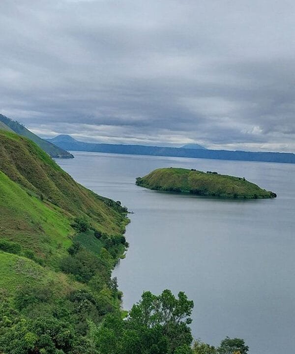 Indulge in Nature's Bounty: Taman Simalem Resort Day Trip from Medan