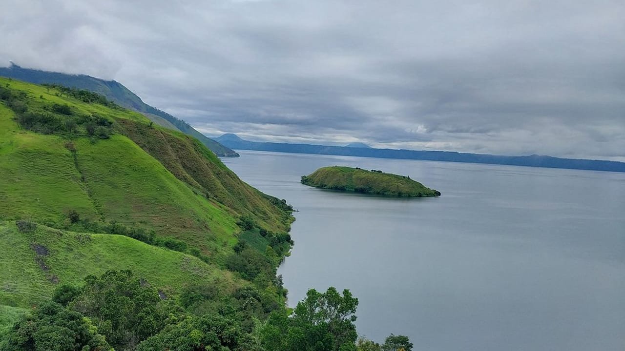 Indulge in Nature's Bounty: Taman Simalem Resort Day Trip from Medan