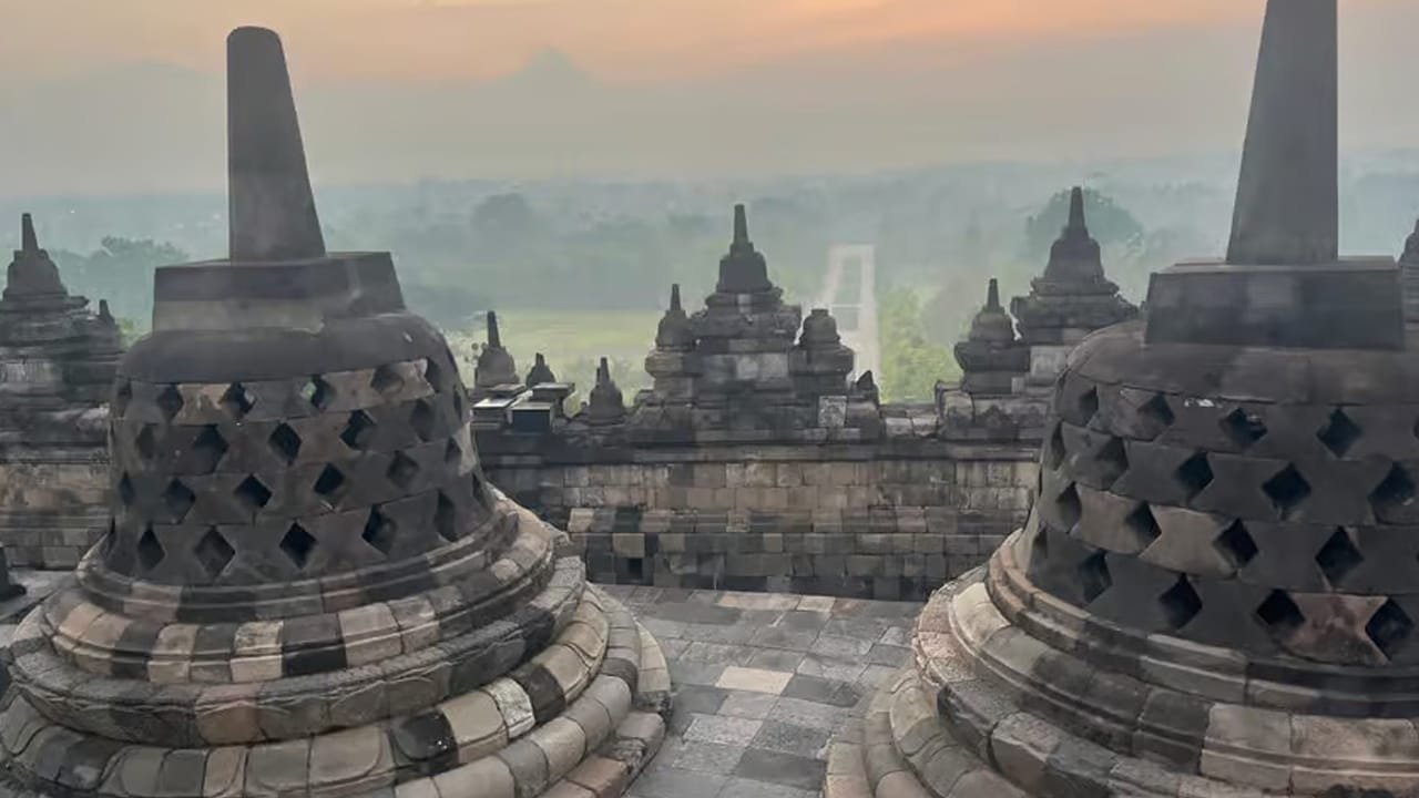 Borobudur Temple Tour: A Must-Visit for History and Architecture Enthusiasts