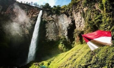 From Berastagi to Lake Toba: A Scenic Journey on a Taman Simalem Resort Day Trip