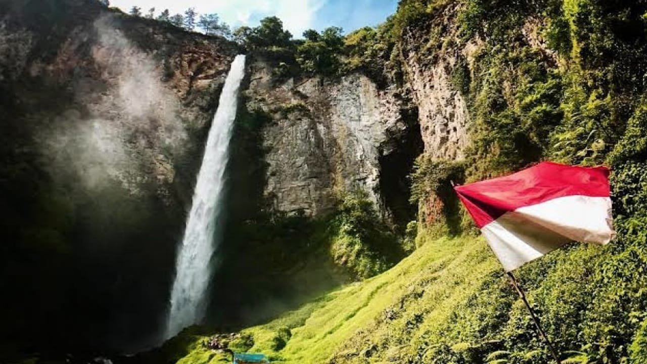 From Berastagi to Lake Toba: A Scenic Journey on a Taman Simalem Resort Day Trip