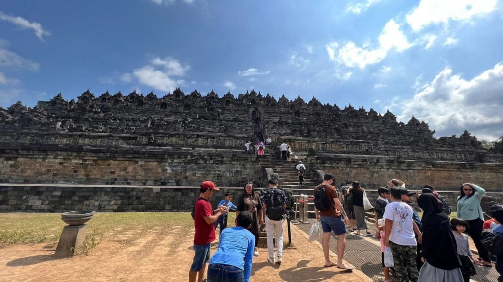 Borobudur Tour with Kedung Kayang Waterfall
