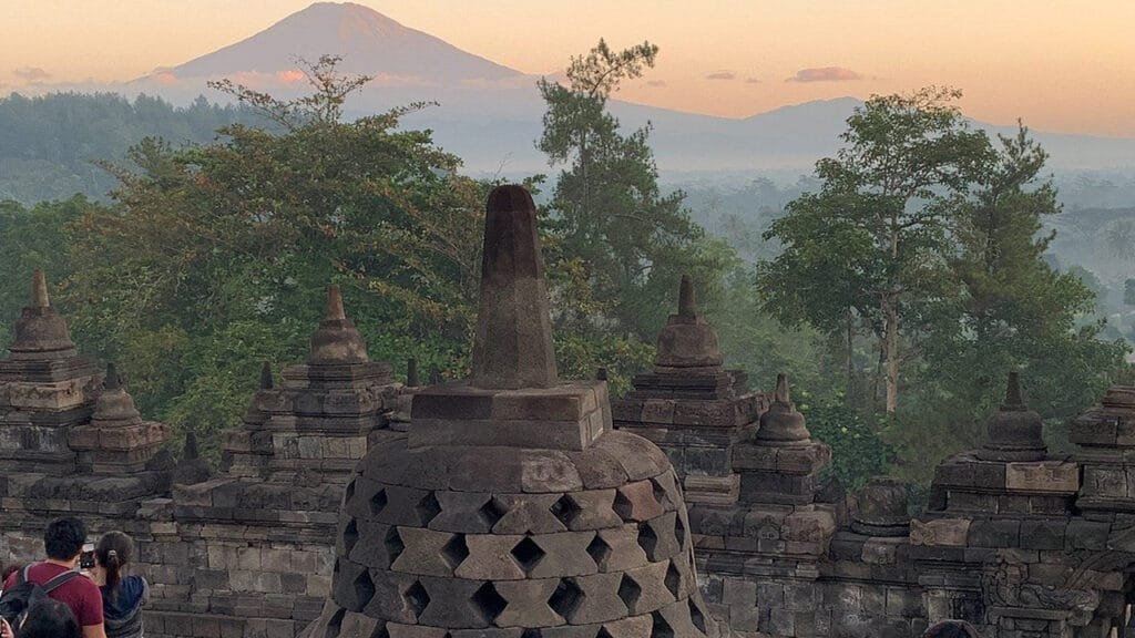 Borobudur Merapi Prambanan Tour
