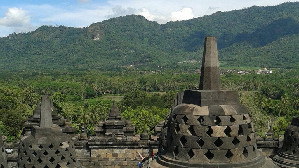 Sunrise Above the Clouds: A Journey to Mount Merapi and Borobudur Temple
