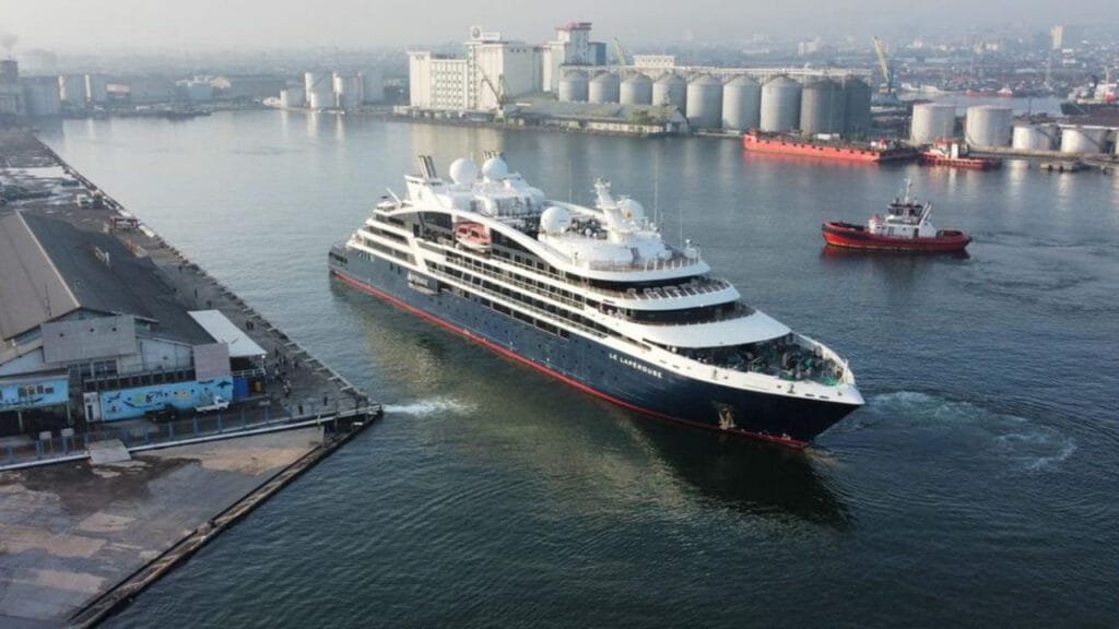 Uncover the Ancient Wonders of Borobudur Temple from Semarang Port