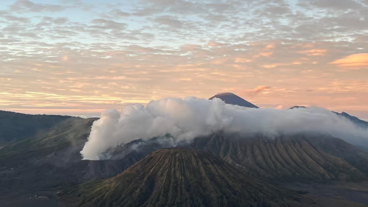Discover the Majestic Sunrise on Bromo Tour from Surabaya/Malang