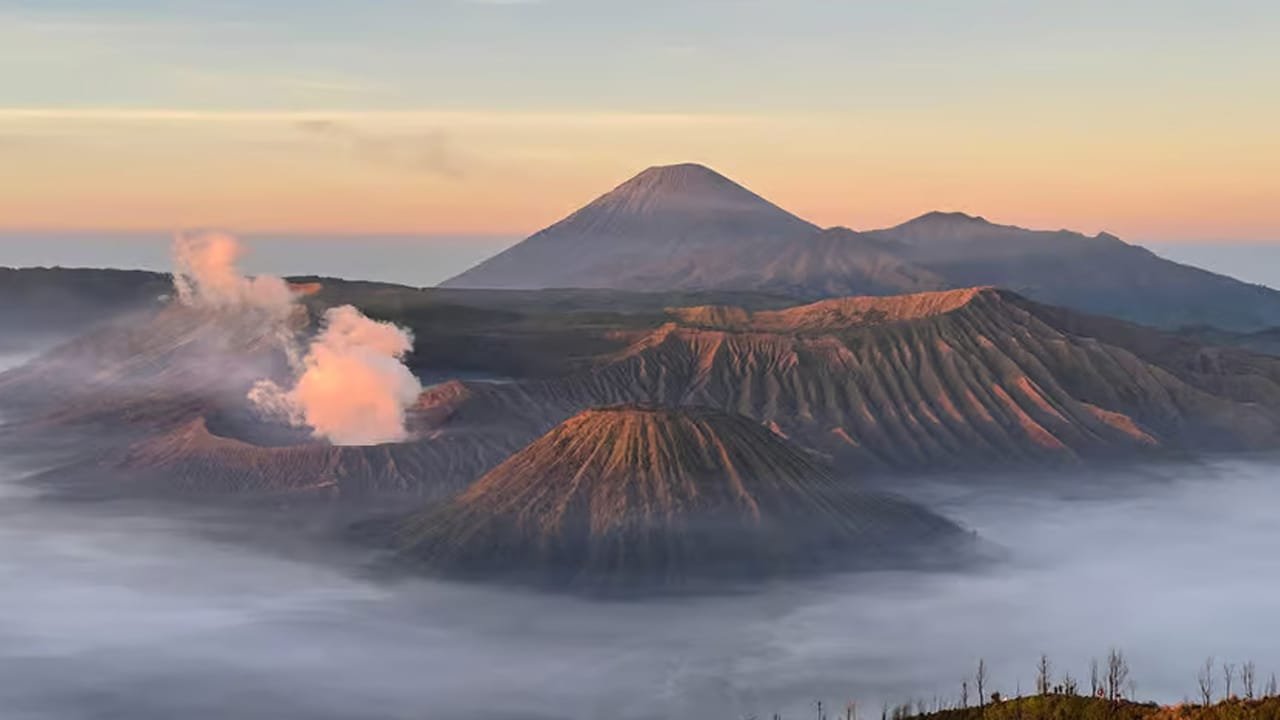 Catch a Breathtaking Sunrise on the Bromo Tour from Surabaya/Malang