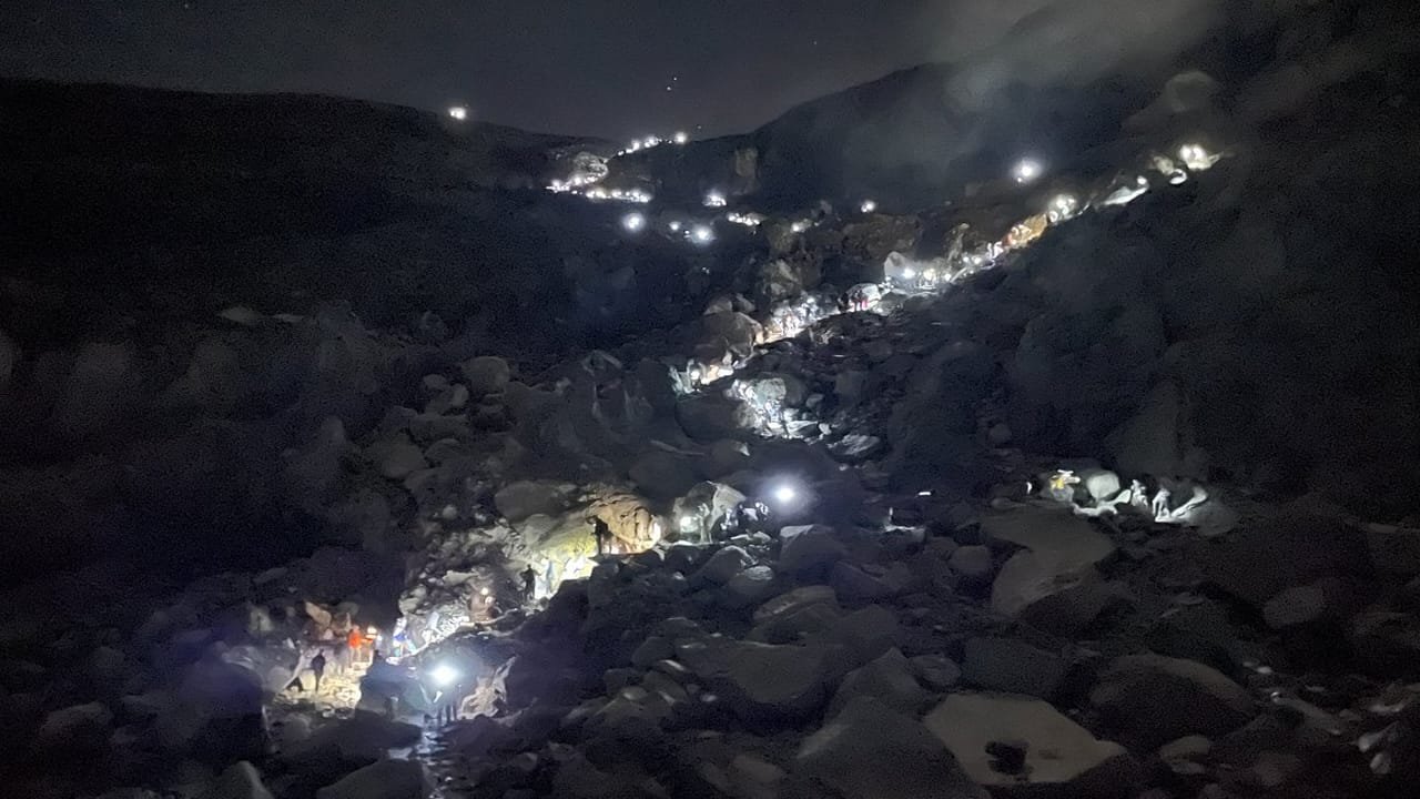 Convenience and Comfort: The Ultimate Way to Explore Ijen Crater on our Midnight Tour