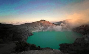 Nature's Masterpiece: Immerse Yourself in the Stunning Beauty of Ijen Crater on a Midnight Tour from Banyuwangi