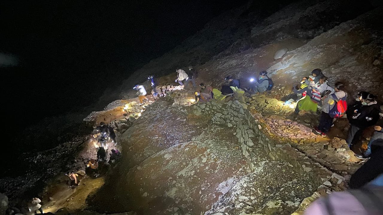 Life of a Sulfur Miner: Discovering the Challenging World of Ijen Crater on a Midnight Tour
