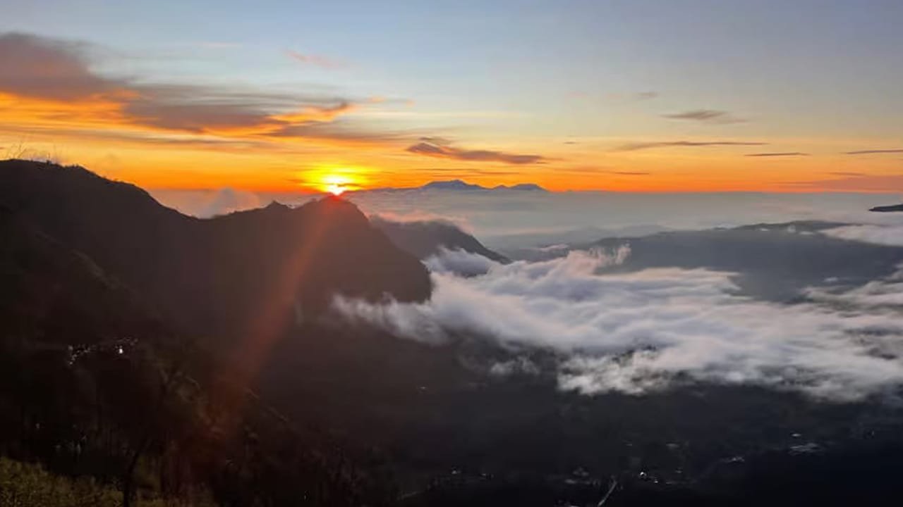 Experience the Perfect Mix of Adventure and Serenity on the Sunrise Bromo Tour from Surabaya/Malang