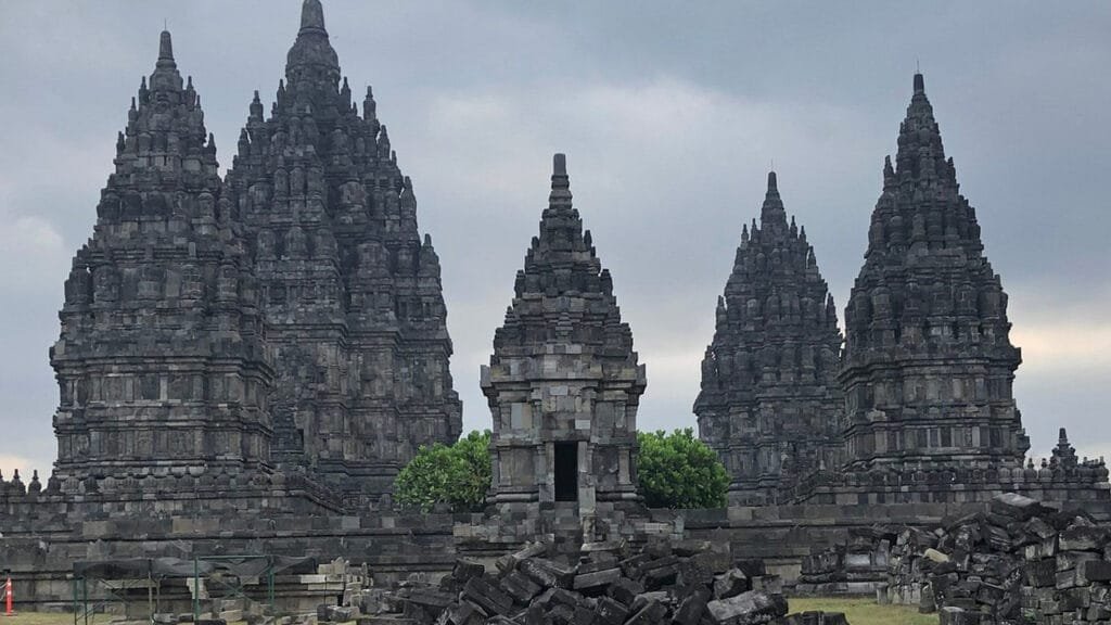 The Ultimate Java Experience: Borobudur Merapi Prambanan Tour
