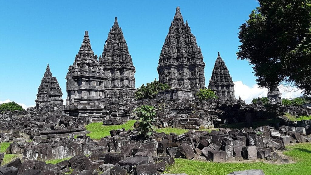 Indonesia's Treasures: Borobudur Merapi Prambanan Tour