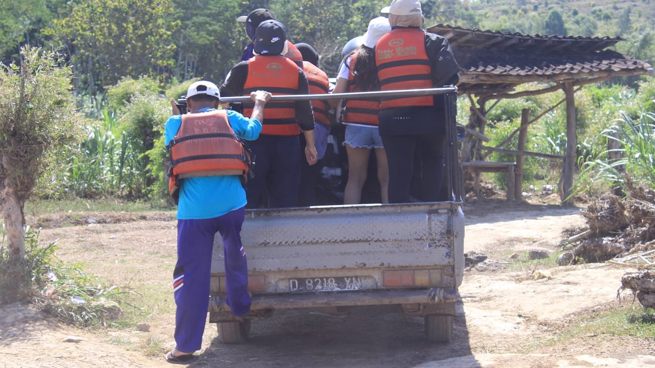 Unraveling Indonesia's Mysteries: Jomblang and Pindul Cave Exploration