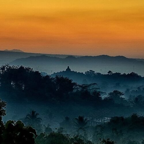 Explore the Best of Yogyakarta: Setumbu Sunrise, Borobudur, and Prambanan Tour. See the majestic temples, catch a stunning sunrise, and experience the cultural richness of this Indonesian city. Book now and make unforgettable memories!