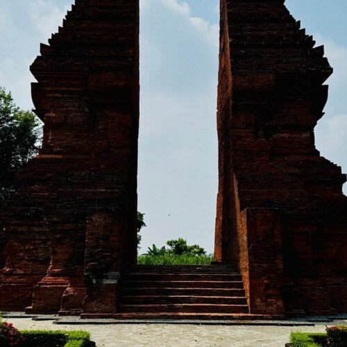 A History Buff's Dream: Trowulan Tour from Surabaya Port