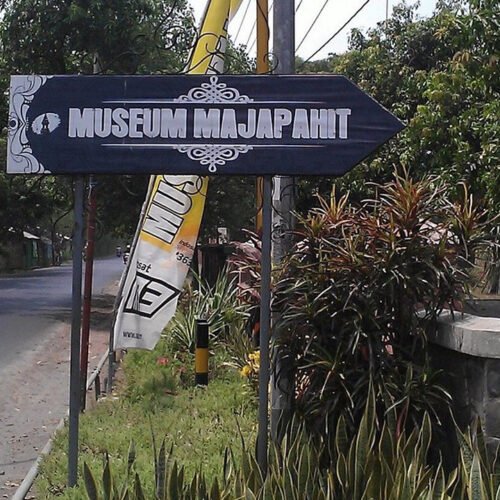 Beyond Java: Visit the Majapahit Temple Complex on a Day Trip from Surabaya Port