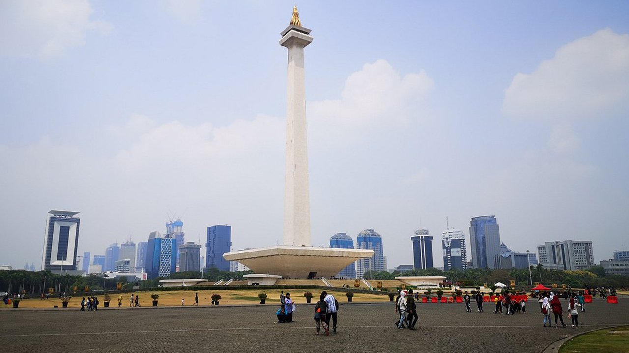 Discover Jakarta's Stunning Coastline on a Cruise Tour
